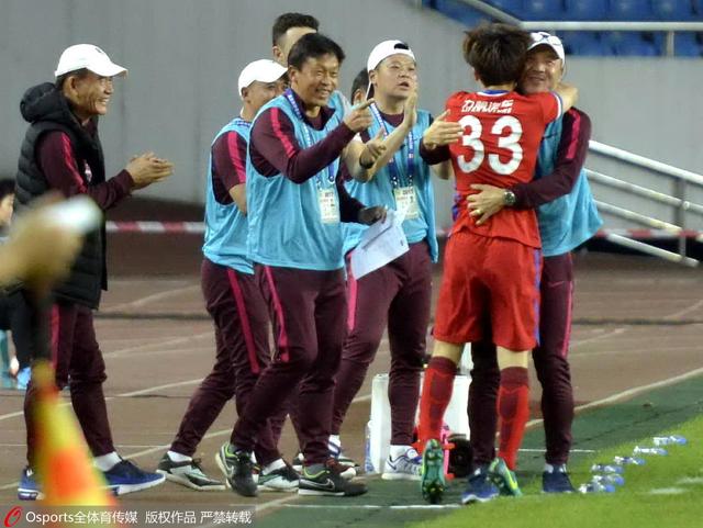 大方认爱卡哥:是的,我们订婚了 锦绣开年!