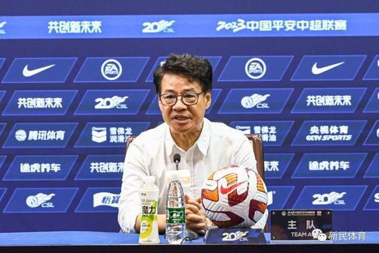 据外媒报道，亨利·卡维尔将加盟传奇影业出品的新片《女福尔摩斯》（暂译），影片由在热门美剧《怪奇物语》中扮演“小11”，现年15岁的米莉·波比·布朗 超人亨利·卡维尔变魔都程序猿 防静电服魅力难挡 2016-04-01 热映好莱坞大片《蝙蝠侠大战超人:正义黎明》中的超人亨利·卡维尔来到魔都上海！