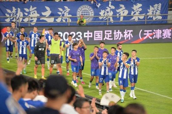 电影微博账号还以“上塔容易下塔难，千尺高空，活路何在？