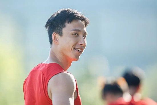 贝 杜琪峰曾对许志安放狠话 撇下郑秀文我就找你算账 2019-04-16 4月16日，据香港媒体报道，许志安出轨黄心颖。