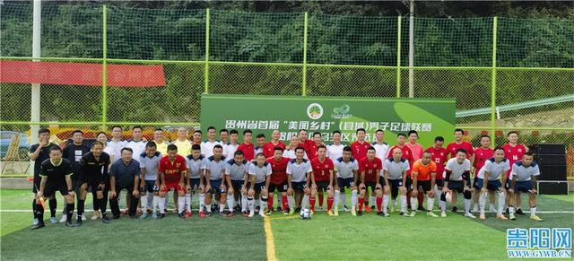2017-12-24 近日,岳云鹏陷入“出轨”传闻,小岳岳在事后云淡风轻问网友热闹是否好看,还尽力宣传自己的新片《祖宗十九代》。