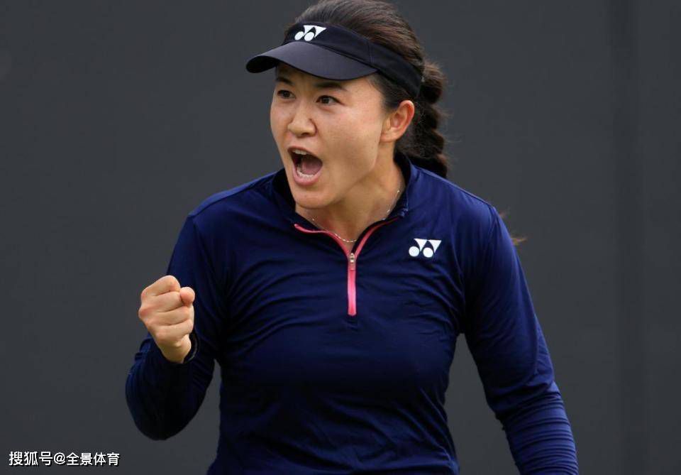 《爱神》影片中两人饰演一对多年情侣，却没有禁受住职场和 郭富城良驹“爱将”胜出 与张智霖兴奋拉头马 2013-11-18 17日在香港，众明星出席跑马比赛。