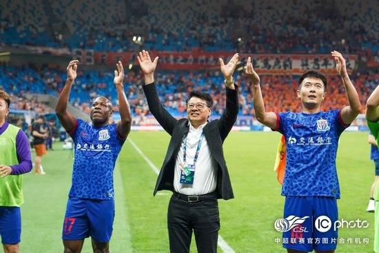MV 大合唱真情流露最动人 2018-04-25 由刘若英执导、张一白监制,井柏然、周冬雨和田壮壮主演的《后来的我们》将于4月28日公映。