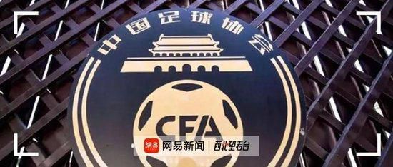 泰伦斯·马力克新片热拍 曝迈克尔·法斯宾德加盟 2012-10-08 刚刚结束了《圣杯骑士》在洛杉矶的拍摄任务之后,导演泰伦斯·马力克便马不停蹄地投入到另一部新片的工作中,这便是在德州奥斯汀取景的未命名音乐剧电影。
