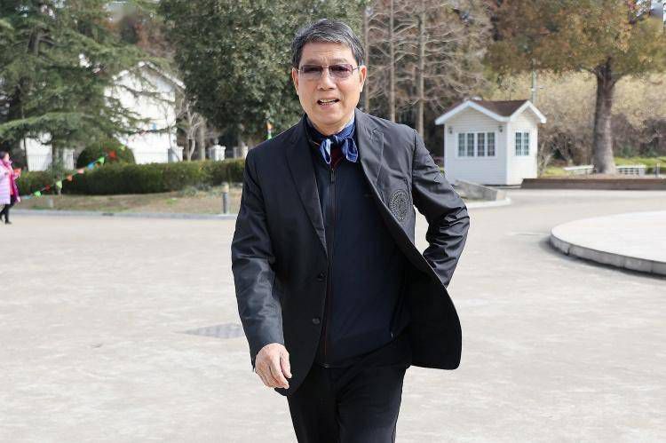 而作品的深刻之处在于，它揭示了“因为地道，所以它要没落”的现实困境，引人深思。