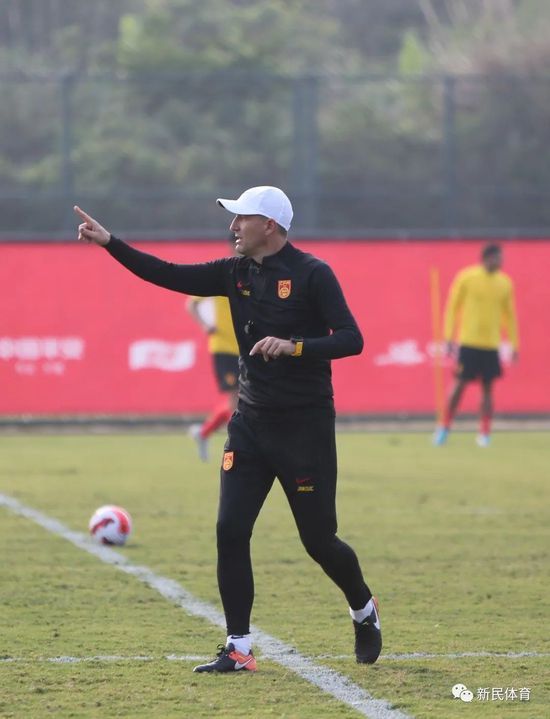 情况下绽放出来的火花，比先前那些即兴的表演来得真实，有温度。