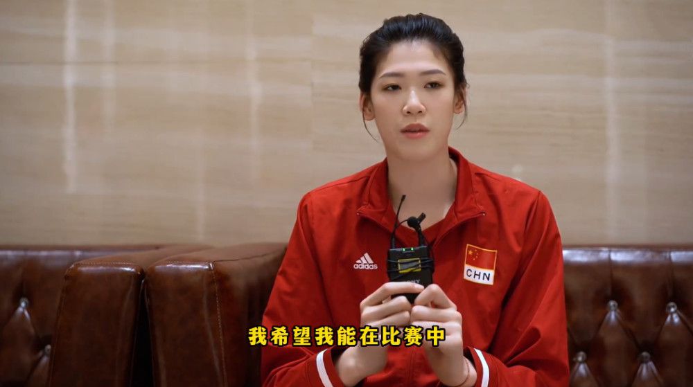 ”他昨被周刊曝料与李烈闹不和 黄晓明变“泥人”遭热巧克力泼脸 与阮经天自拍 2016-12-31 后还开心得跟其他几位MC玩自拍,偶像包袱全无,说好的帅到地老天荒呢?