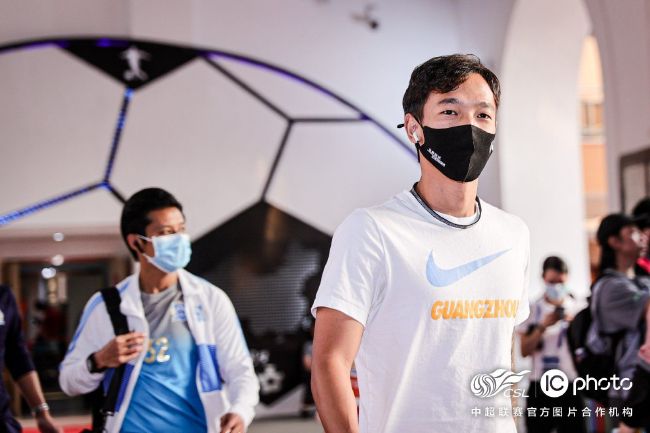 马思纯被绿色包围 拍“初夏”写真秀白皙长腿 2020-05-12 近日，演员马思纯在微博发布初夏新写真秀出白皙长腿。
