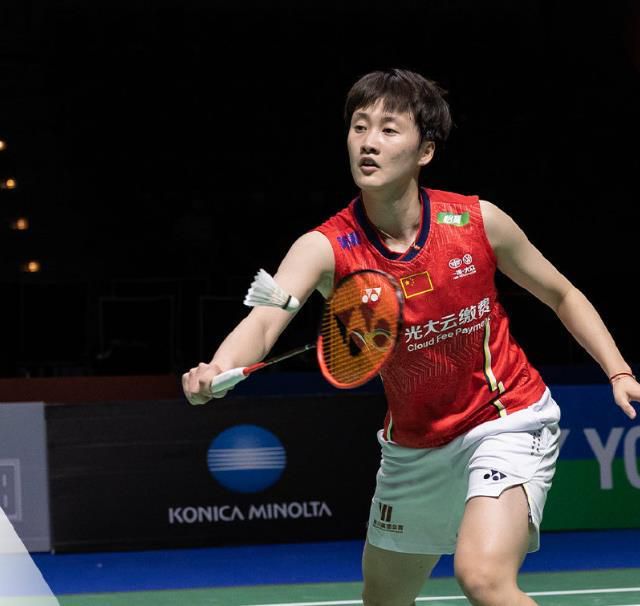 图为：克里斯汀·昆 美K长腿逆天 克里斯汀·斯图尔特登封面刚柔并济 2017-03-02 美K帅翻！