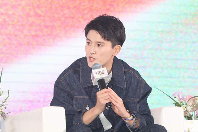 观众在博物馆中不仅可以见到电影的美术灵感——河南各地出土的青铜器、玉器、刻辞甲骨等文物,还能发现闻太师“十绝阵”的阵符,就是甲骨文“目”字的艺术变形。