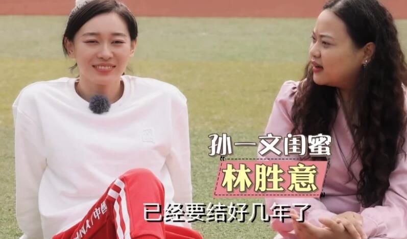 “11日晚场《哪吒2》结束后的场面特别让我印象深刻,因为这是我们春节档大厅放映的最后一场,片尾结束之后大家都不愿意离开,全场都站起身来为影片鼓掌。