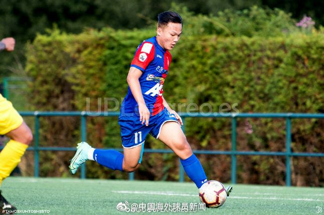 主演新剧《肯尼迪》聚焦著名政治家族 2 堪比时装周!