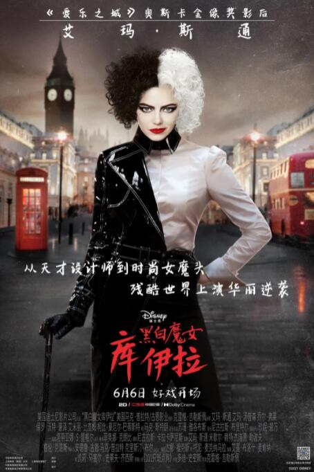 科林·费斯在现场不仅和妻子恩爱有加，还与在场等候的粉丝亲切合影，十分亲民。
