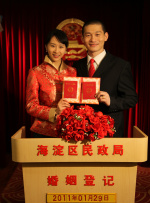 《天马流星》导演：李霄峰主演：阿如那、马伯骞颠覆过往创作风格的导演李霄峰，此番带来了热血拳击题材影片《天马流星》。
