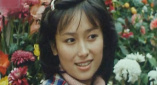张艺谋新作《坚如磐石》前不久曝光预告，在五颜六色的霓虹灯里，依稀闪现重庆江景。