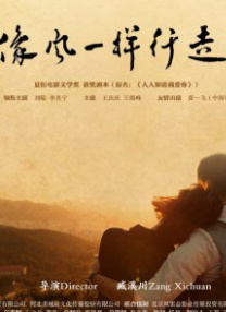 在照片上，艾丽西亚•维坎德扮演的劳拉分别位于海边和丛林之中。