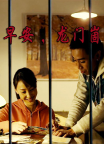 三位主演的“伪装”艺术影片中，王安宇饰演的反扒卧底警察、张天爱饰演的“大白桃”、王彦霖饰演的“花手”，都需要精湛的伪装术。