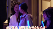 LadyGaGa粉色卷发登杂志 蕾丝裹面变“无脸女” 2010-01-07 纱布把自己包成粽子也能成为时尚，这就是潮流女王Lady GaGa最新的杂志封硬照，该杂志以“下一代人的偶像”为主题介绍了这位时下的风头人物。。