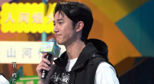 《蜂蜜的针》曝终极预告 袁泉上演除害猎杀法则3453人看过 《阳光女子合唱团》MV上线 A-lin歌唱爱与幸福2103人看过 《天才游戏》曝预告 彭昱畅丁禹兮化身纯恨宿敌2667人看过 《纯真年代的爱情》研讨会 孙千王天辰忆拍摄往3157人看过 新闻首页 电影新闻首页 明星新闻 华语 海外 成龙、梁朝伟、小贝、李栋旭等观战NBA中国赛 日前，25-26赛季NBA季前赛在中国澳门举行，成龙、梁朝伟 、刘嘉玲、任达华、大卫·贝克汉姆、林书豪、李小鹏、李栋旭、刘宪华、杜华、李汶翰等到场观.Disney+剧集《诉讼女王》（All\'s Fair）在化学之家举行首映礼。