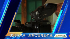 有眼尖的网友甚至在组图中找 周迅遭国外狗仔车队追拍 与高圣远度蜜月被追拍 2015-03-07 去年7月宣布结婚的周迅、高圣远夫妇，近期终于抽出时间秘密前往高圣远的成长地洛杉矶补度蜜月，夫妻俩的行程惨遭发现，被国外狗仔摩托车队惊险追车，当然护妻心切的高圣远车技也不是盖的，加速行驶迅速带着爱妻摆 周迅现身《窃听3》剧组 勤赴港疑与谢霆锋同居 2013-07-31 现这名女性正是大名鼎鼎的周迅“周公子”。