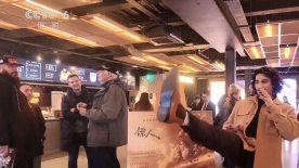 影片讲述了43岁的黄遇奇（贾冰 饰）与18岁的黄遇奇（王皓 饰）因一场意外触 《奇遇》曝终极预告 贾冰王皓爆笑双穿拯救未来 2025-08-08 近日，爆笑喜剧电影《奇遇》正式公映，同步释出“有‘笑’逆袭”版终极预告，并同步曝光四大看点。